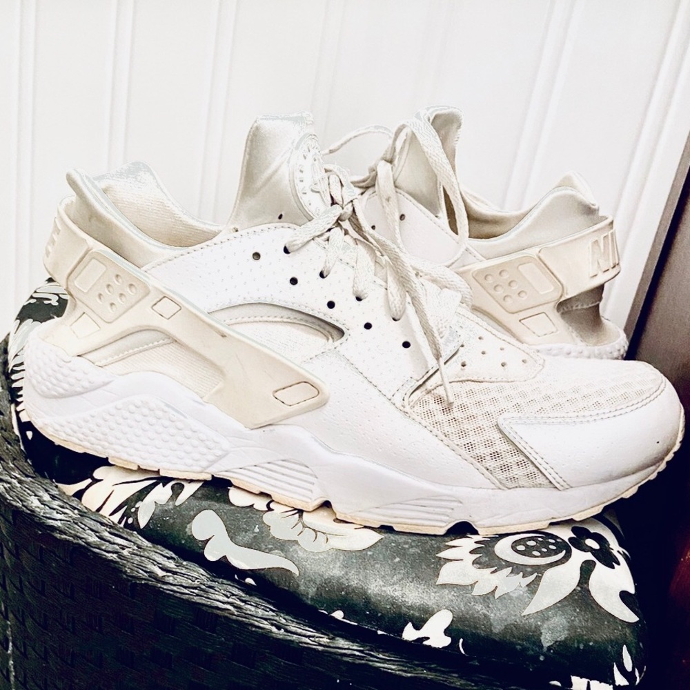 White Nike Huarache’s